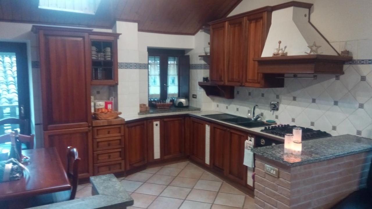Casa Del Rustico, Indipendente Vista Sacra Con Dipinto Villa Caprie Bagian luar foto