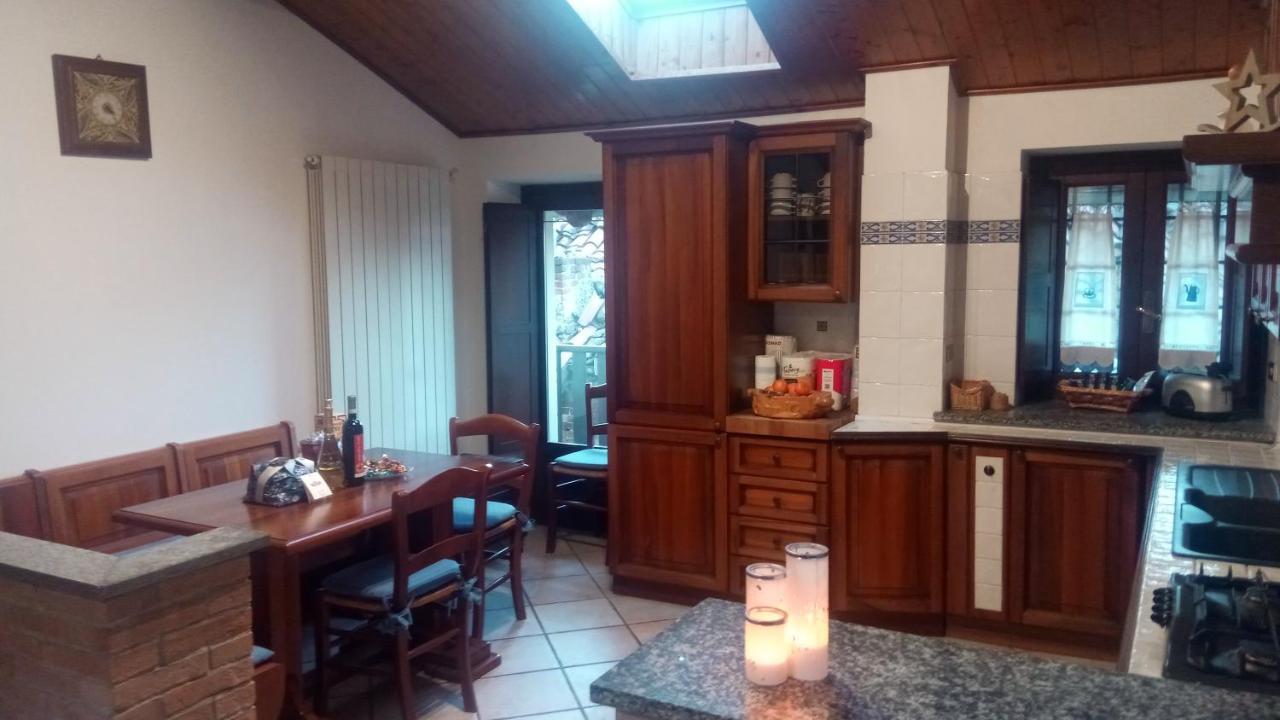Casa Del Rustico, Indipendente Vista Sacra Con Dipinto Villa Caprie Bagian luar foto