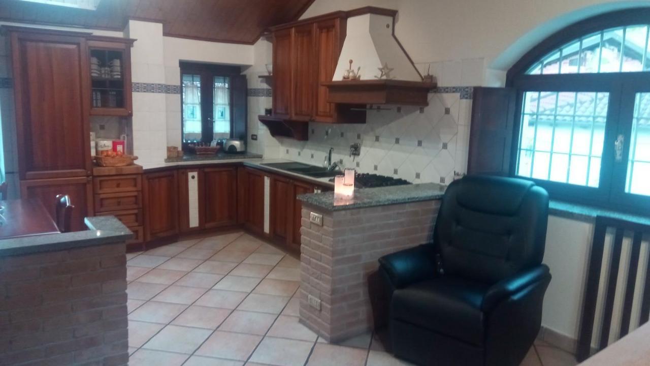 Casa Del Rustico, Indipendente Vista Sacra Con Dipinto Villa Caprie Bagian luar foto