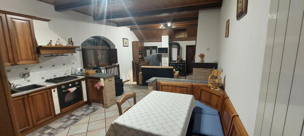 Casa Del Rustico, Indipendente Vista Sacra Con Dipinto Villa Caprie Bagian luar foto