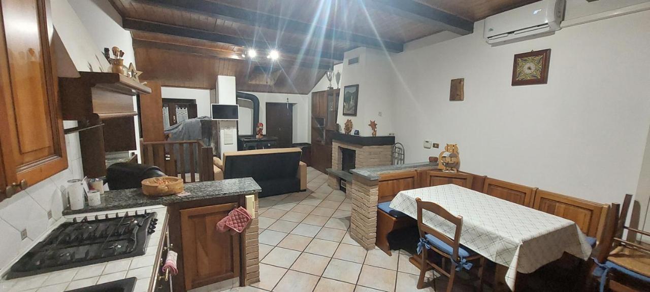 Casa Del Rustico, Indipendente Vista Sacra Con Dipinto Villa Caprie Bagian luar foto